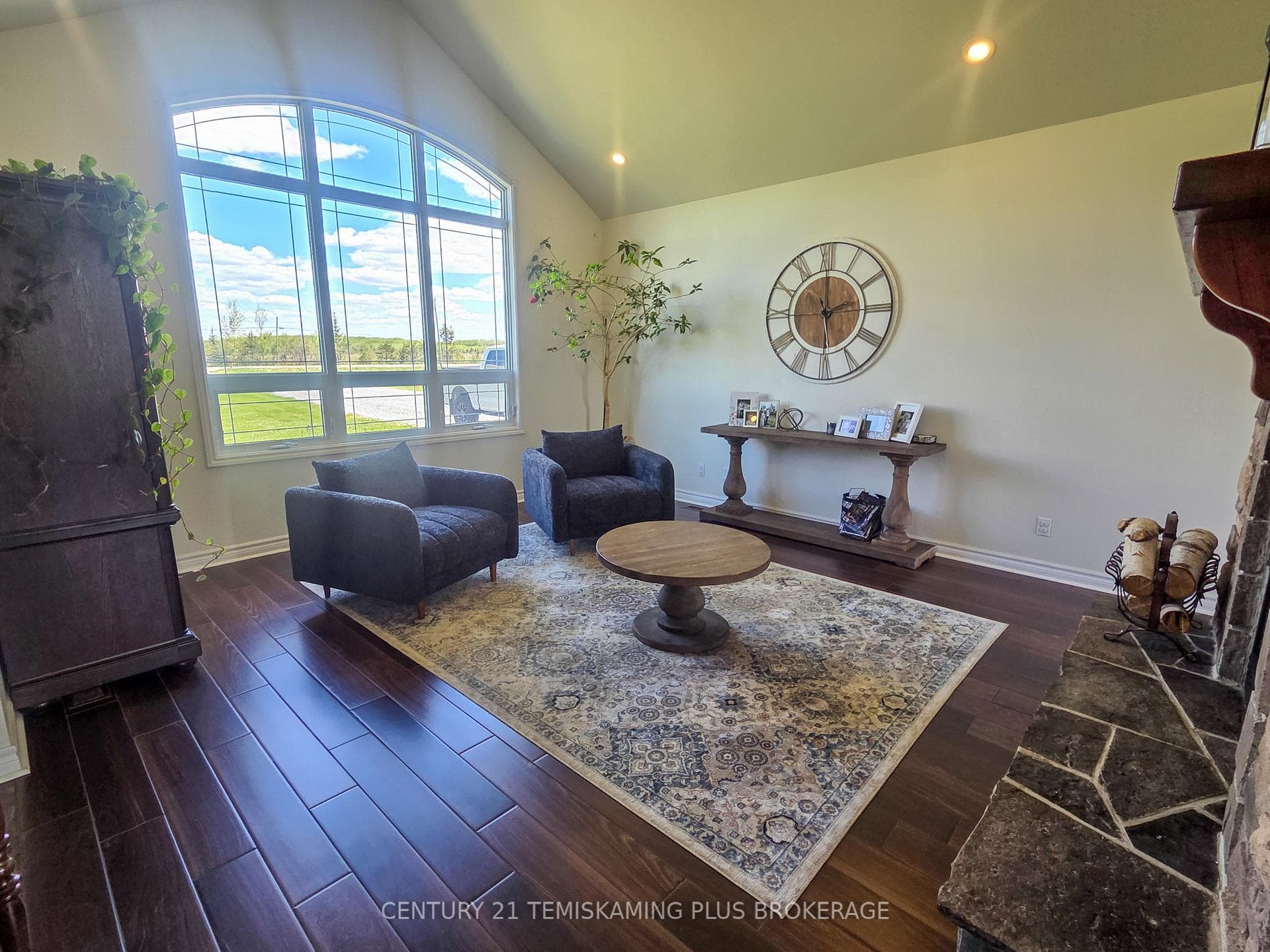 414305 Bryans Road photo 16