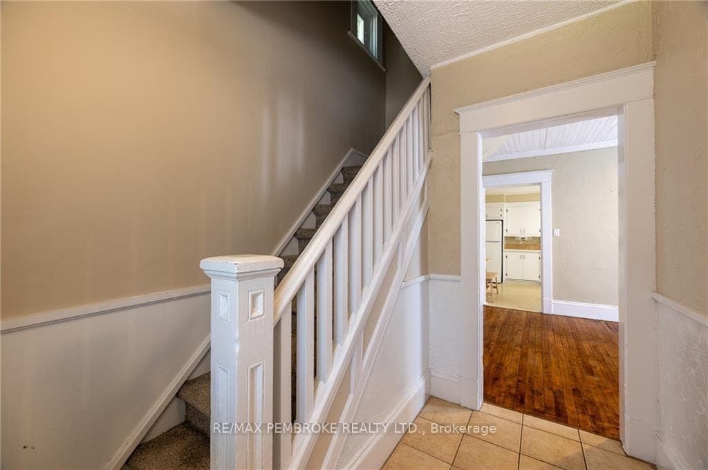 927 PEMBROKE Street photo 15