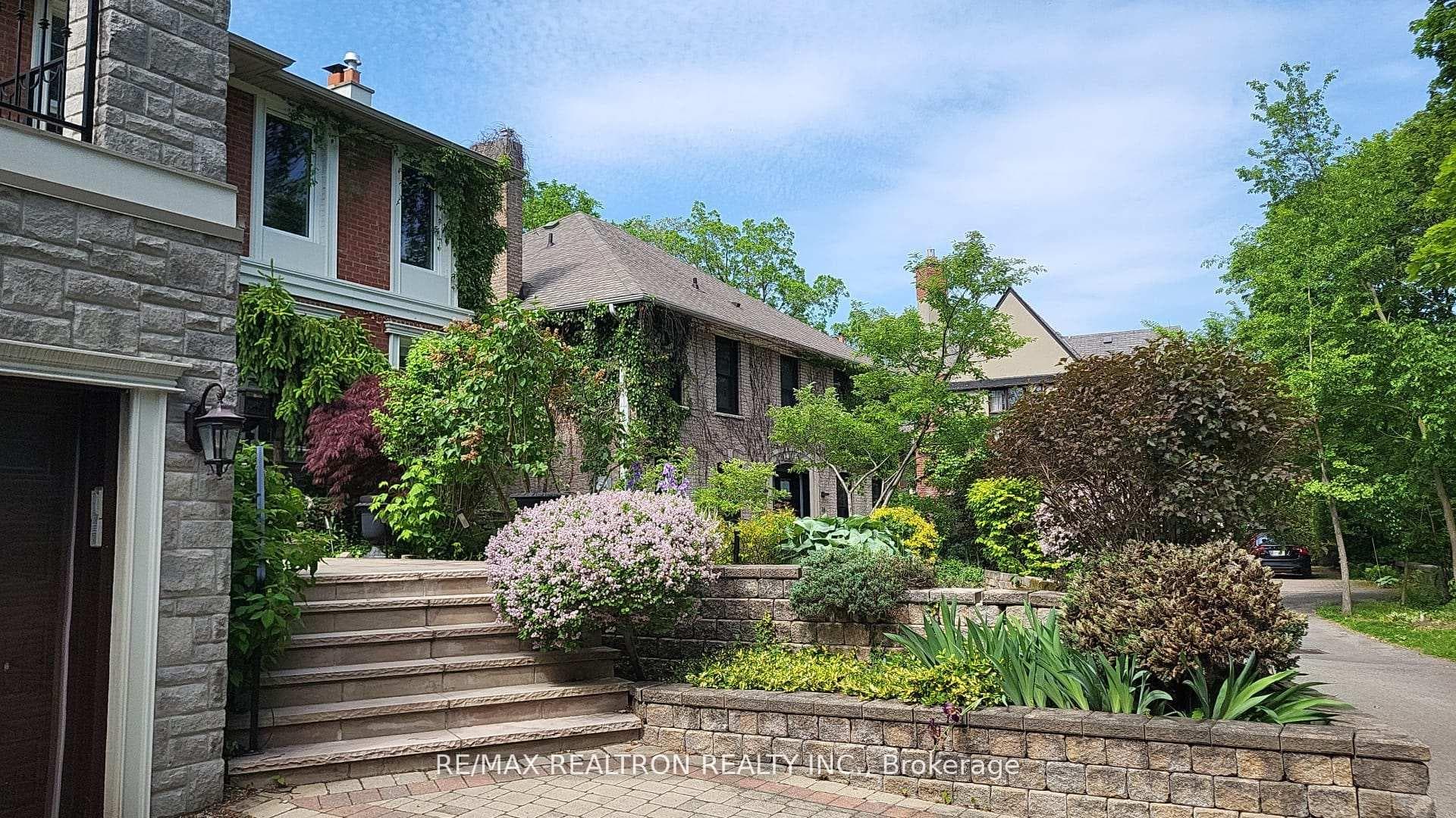 12 Donwoods Drive photo 2