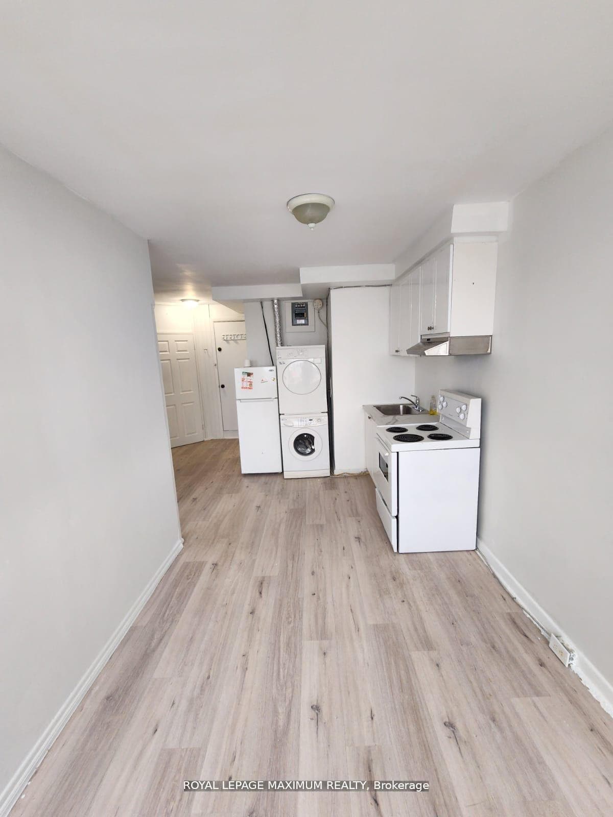 827 Albion Road photo 1