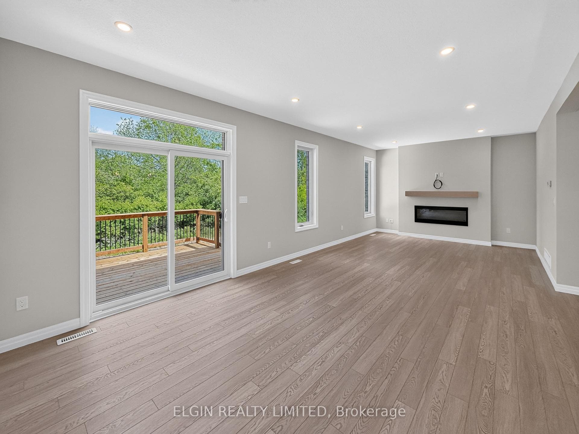 30 Hemlock Crescent photo 11