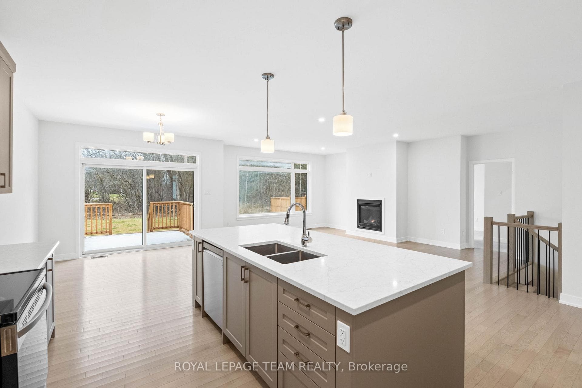 295 WOOD Avenue photo 16