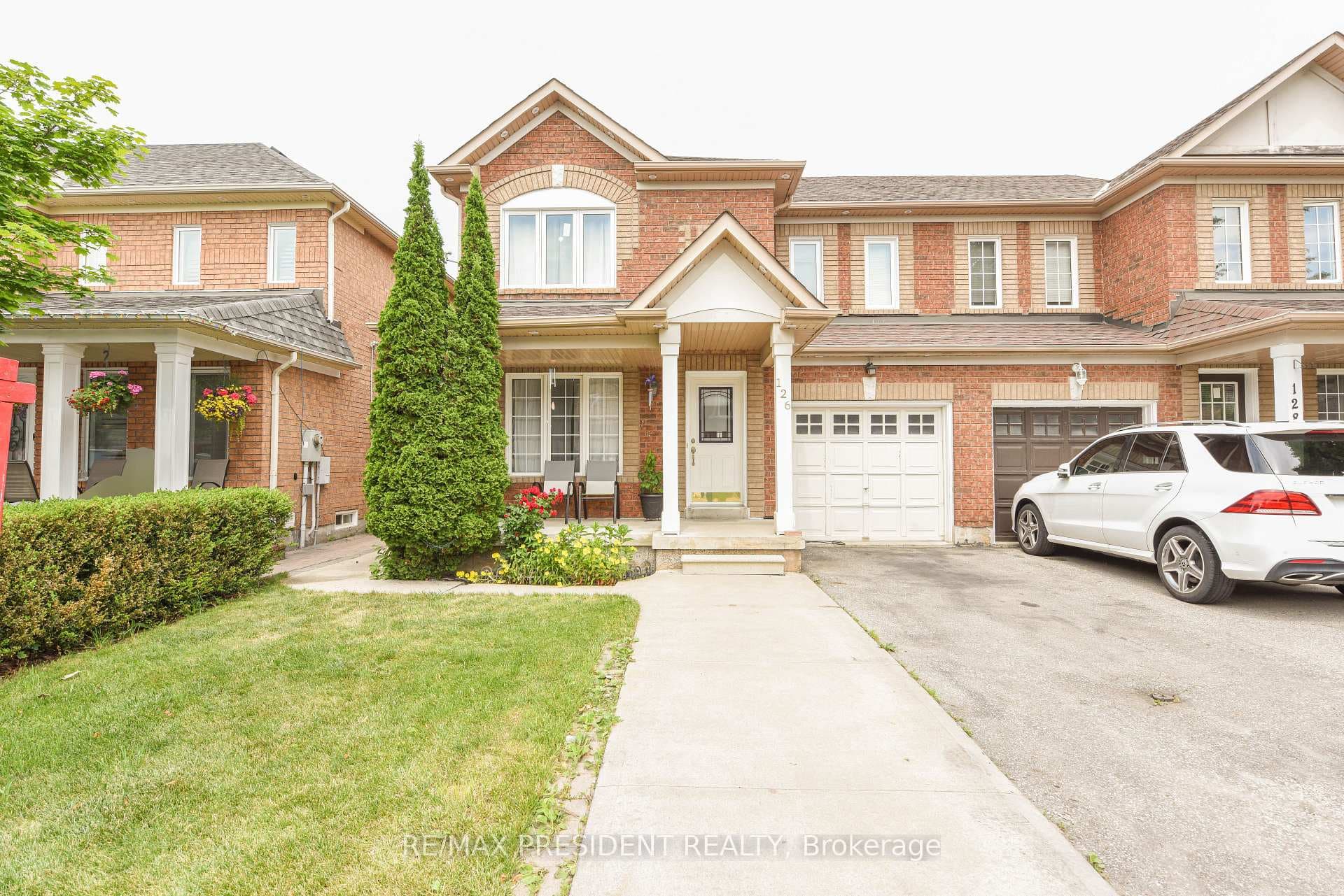126 Saintsbury Crescent photo 1
