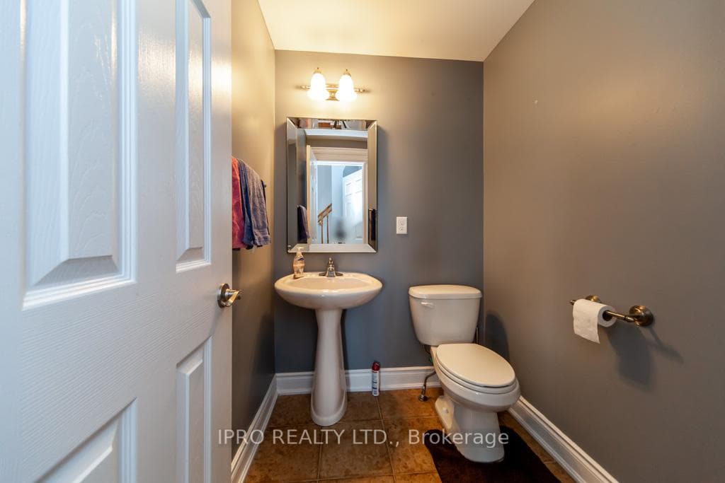 1896 Birchview Drive photo 13
