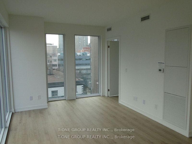 319 Jarvis Street Unit 902 photo 3