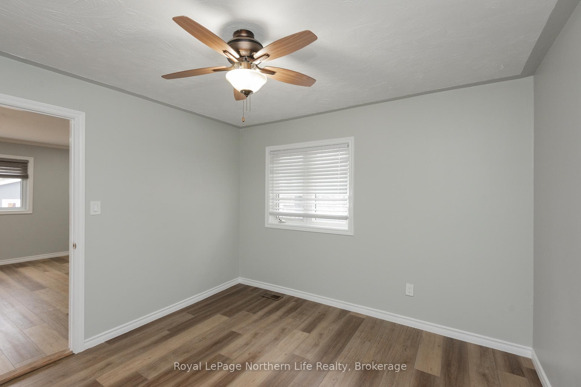781 Brydges Street photo 25