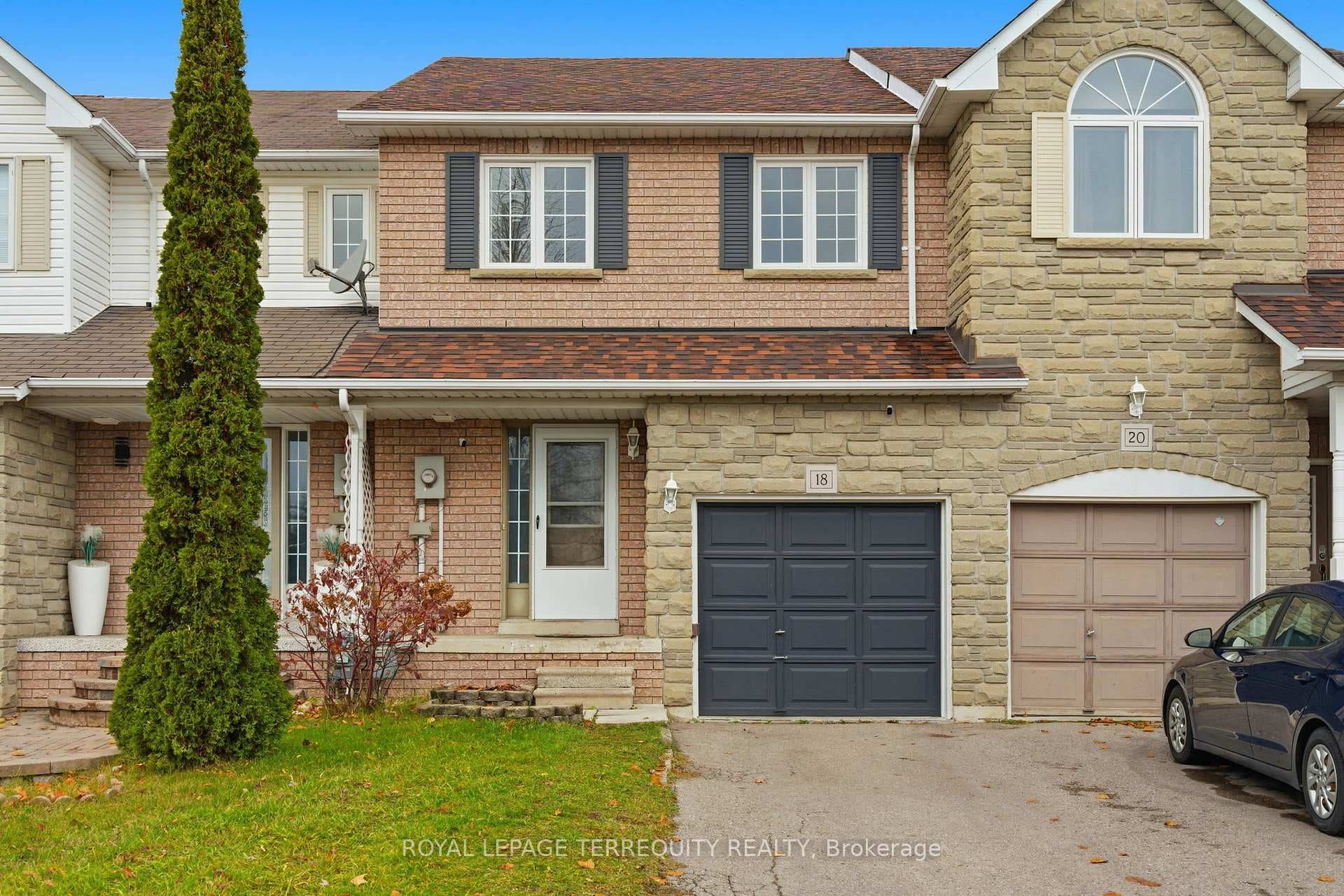 18 Wade Square photo 3