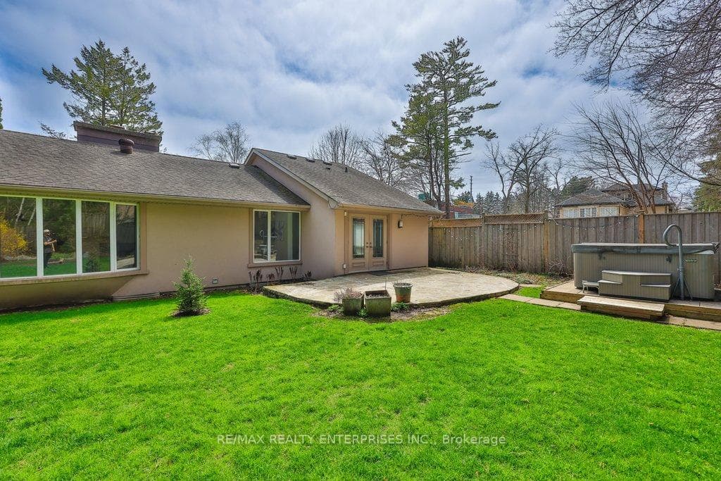 35 Hollyrood Heights Drive photo 34