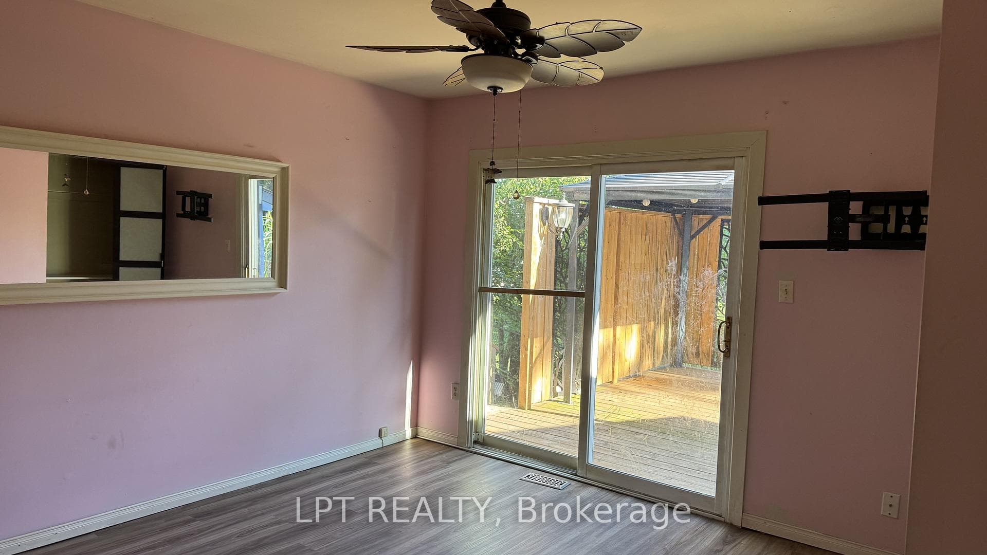 209 Sunset Crescent photo 10
