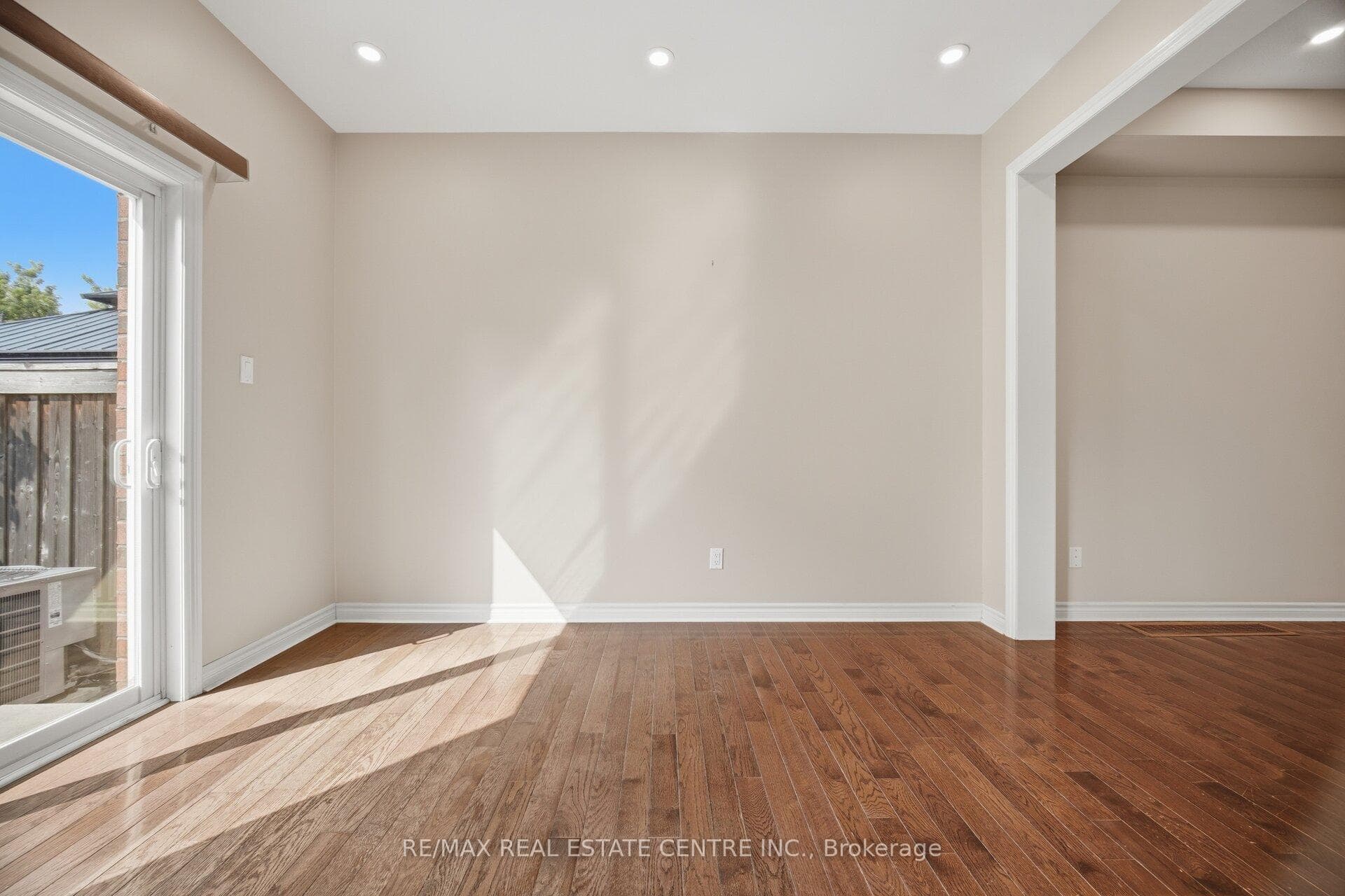 366 Hobbs Crescent photo 15