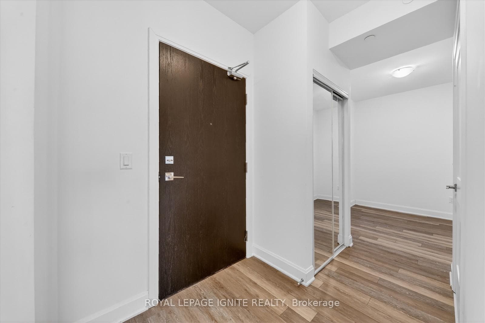 50 Lakebreeze Drive Unit 128 photo 6