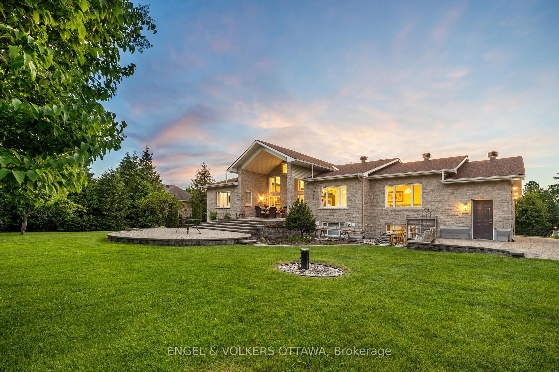 1562 Lakeshore Drive photo 39