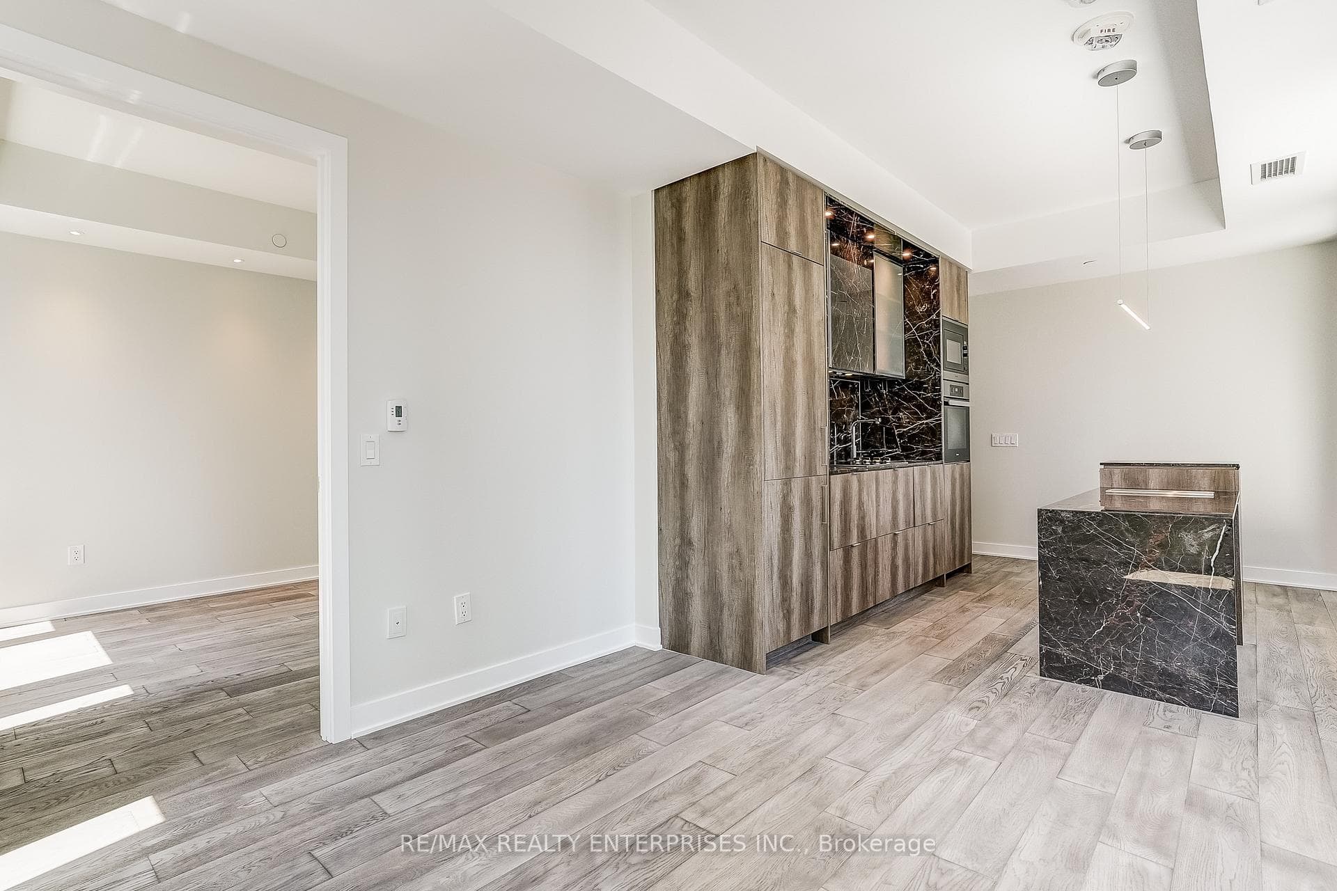 11 Yorkville Avenue Unit 2409 photo 15