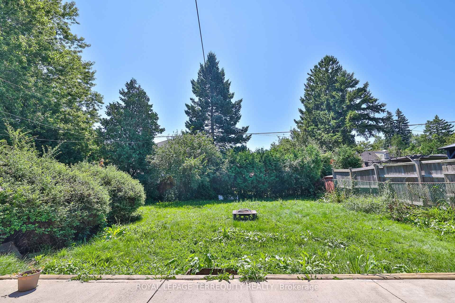 13 Bardwell Crescent photo 38