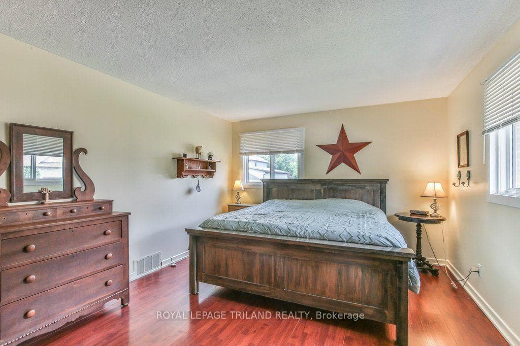 425 QUEEN Street photo 19