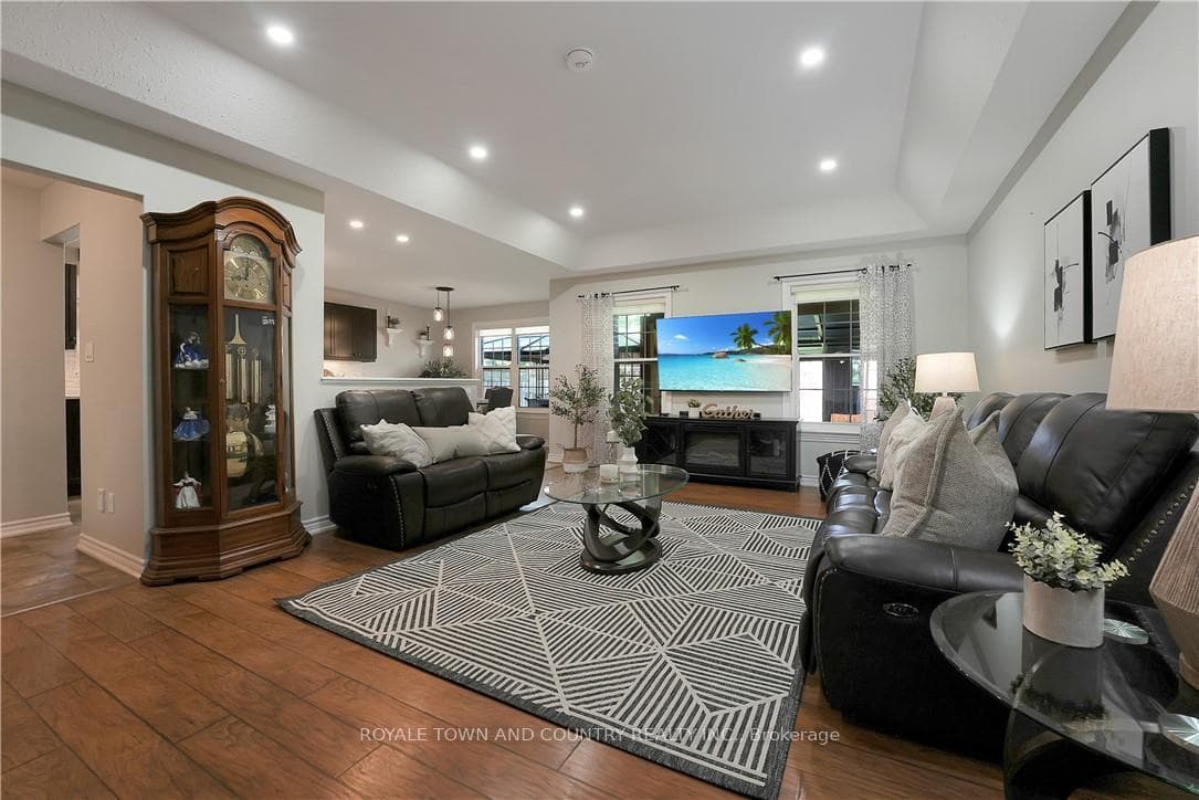 42 Matchett Crescent photo 9