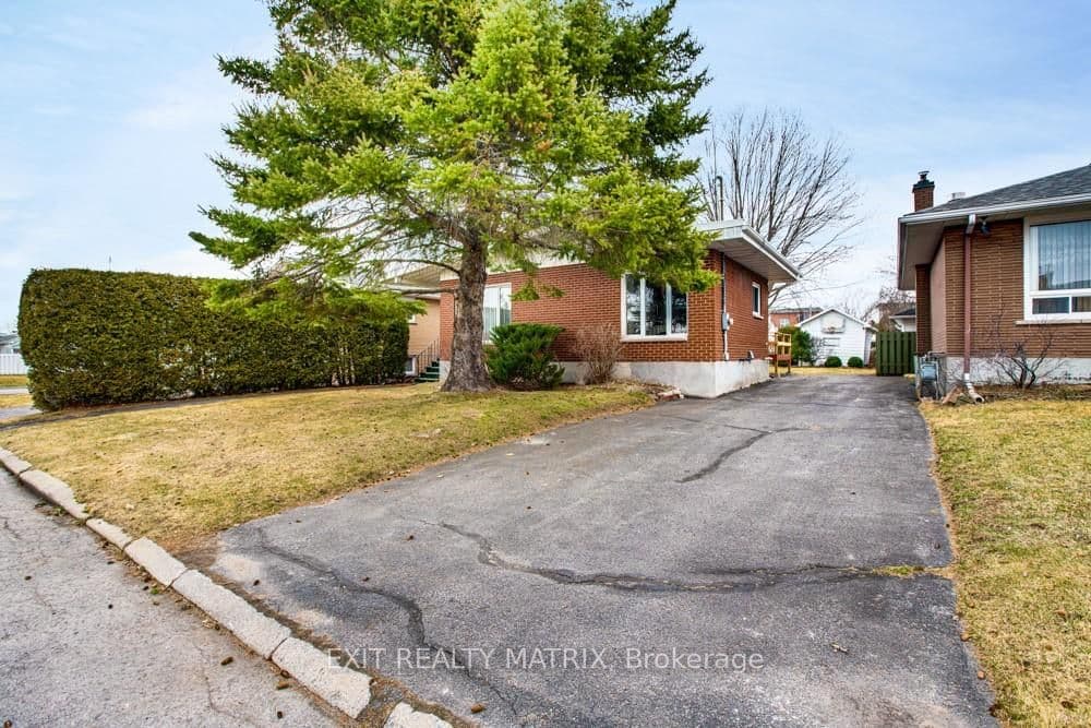 415 DUFFERIN Street photo 28