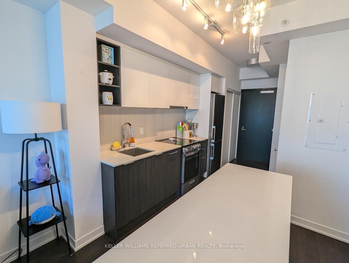 31 Tippett Road Unit 916 photo 5