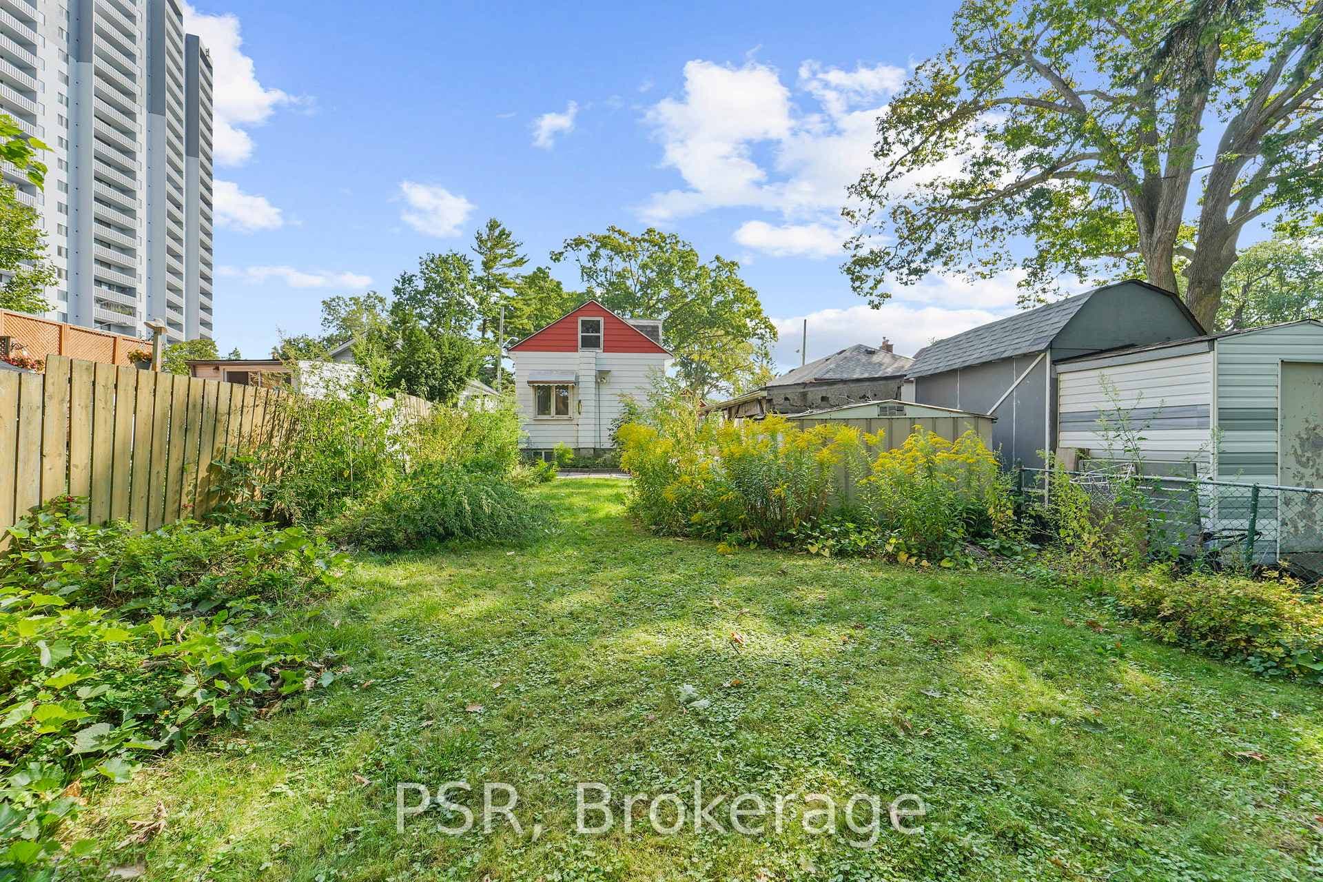 68 Mcdonald Avenue photo 35