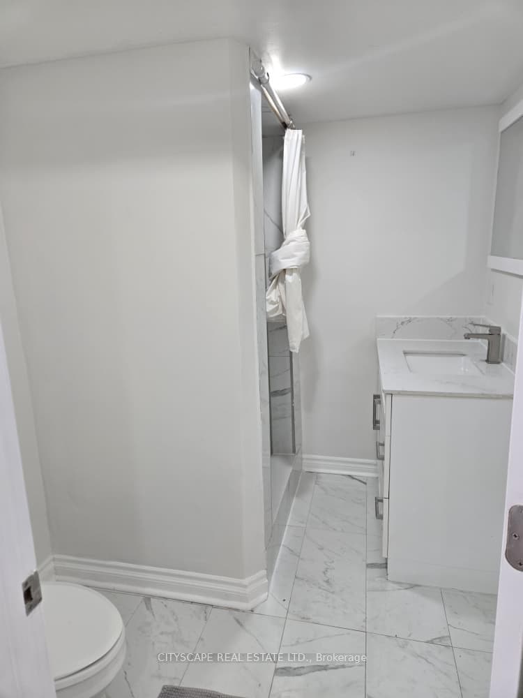 16 Angelgate Road Unit Lower photo 7