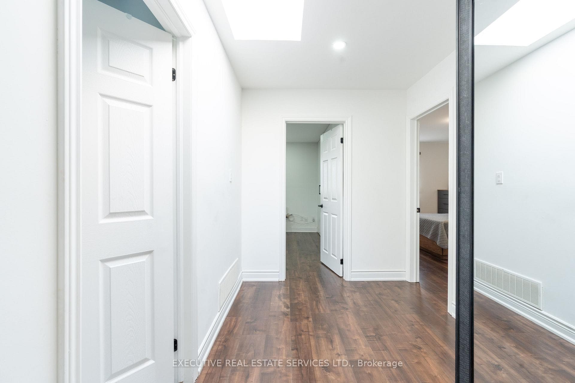 90 HINCHLEY WOOD Grove photo 16