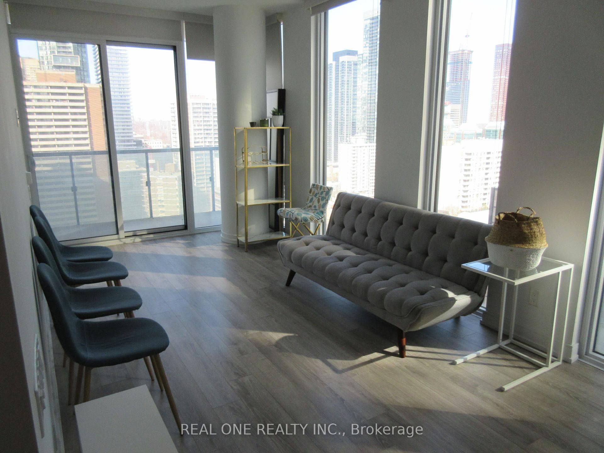 28 Wellesley Street Unit 2207 photo 5