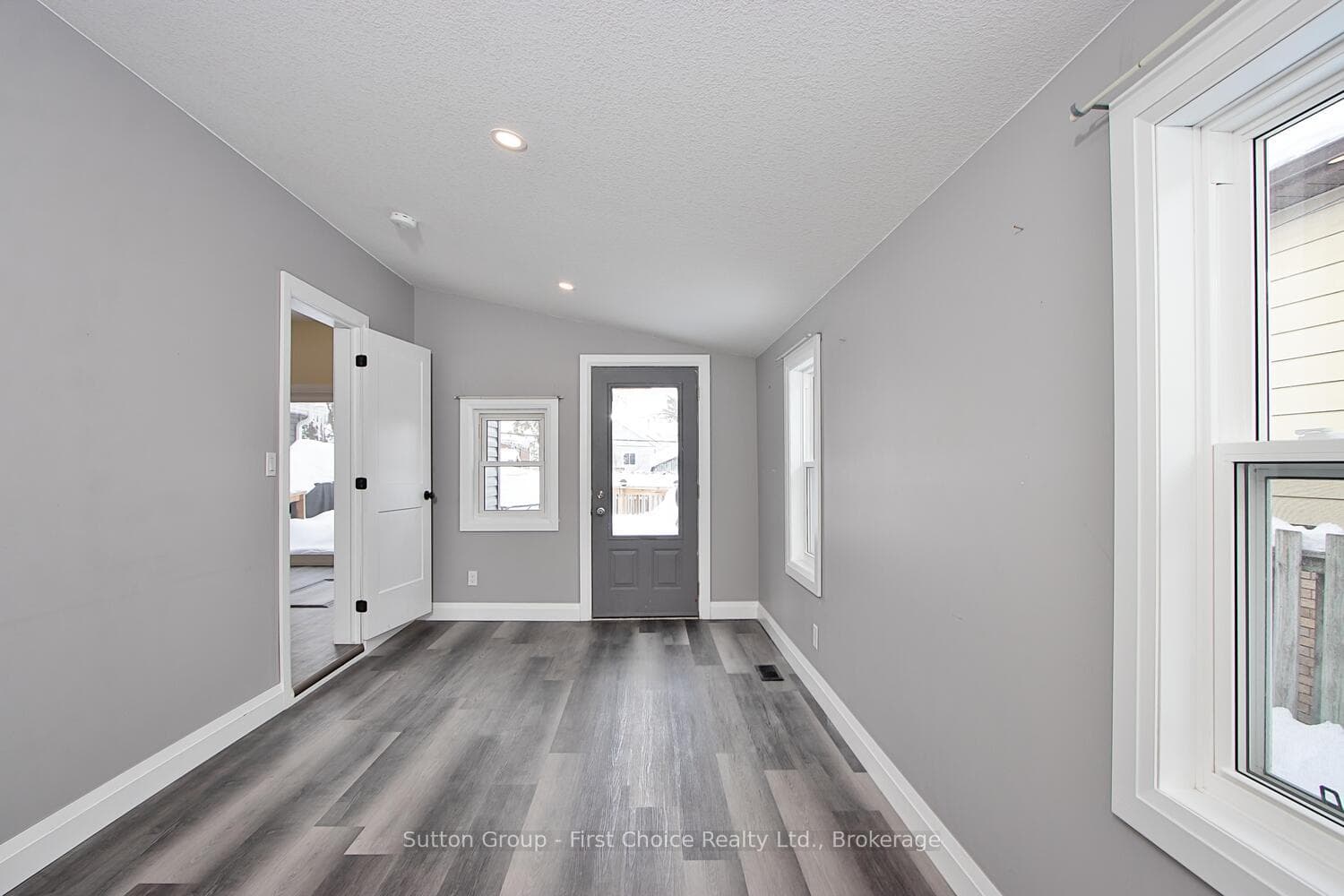 118 Well Street photo 21