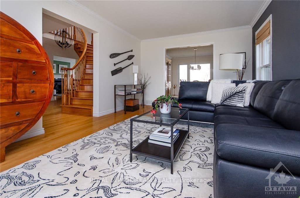 6160 VOYAGEUR Drive photo 4