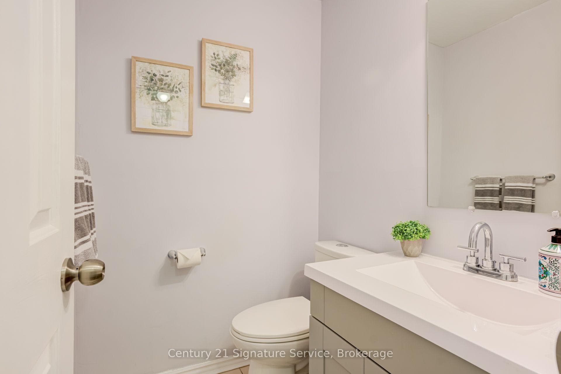 2755 Lindholm Crescent photo 22