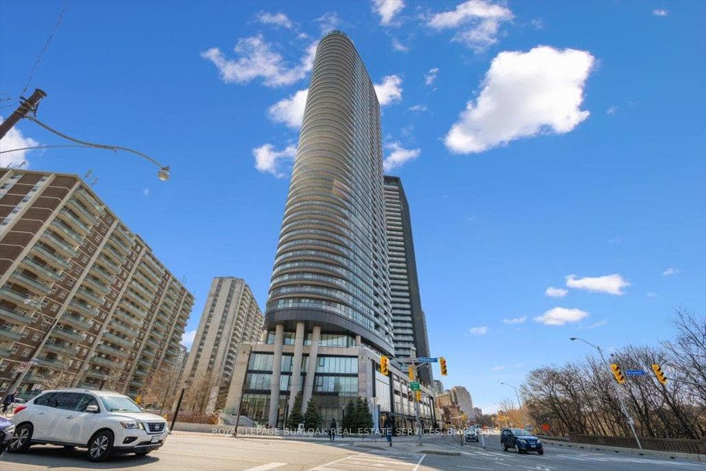 585 Bloor Street Unit 2315 photo 1