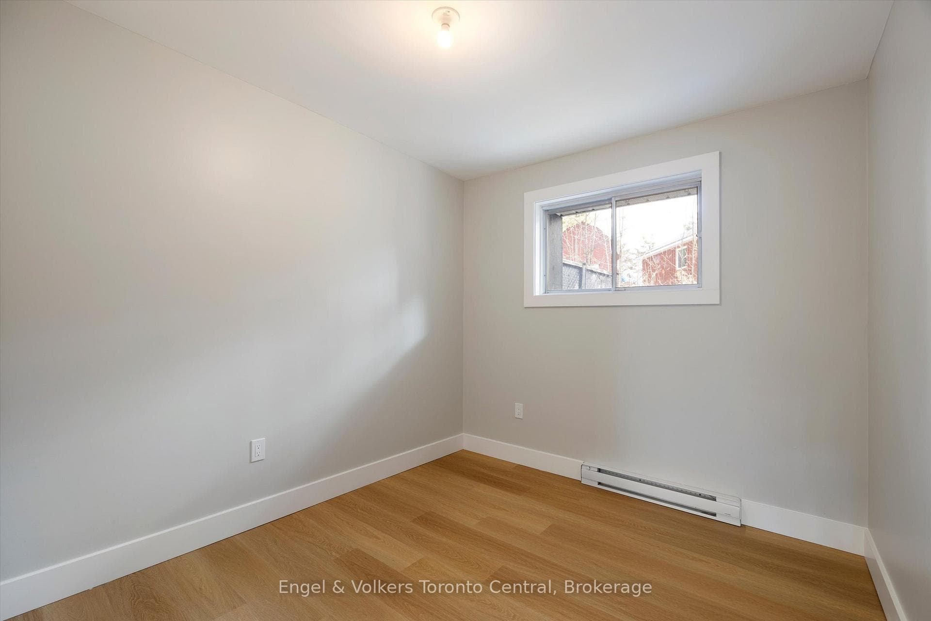 51 Woodward Street photo 19