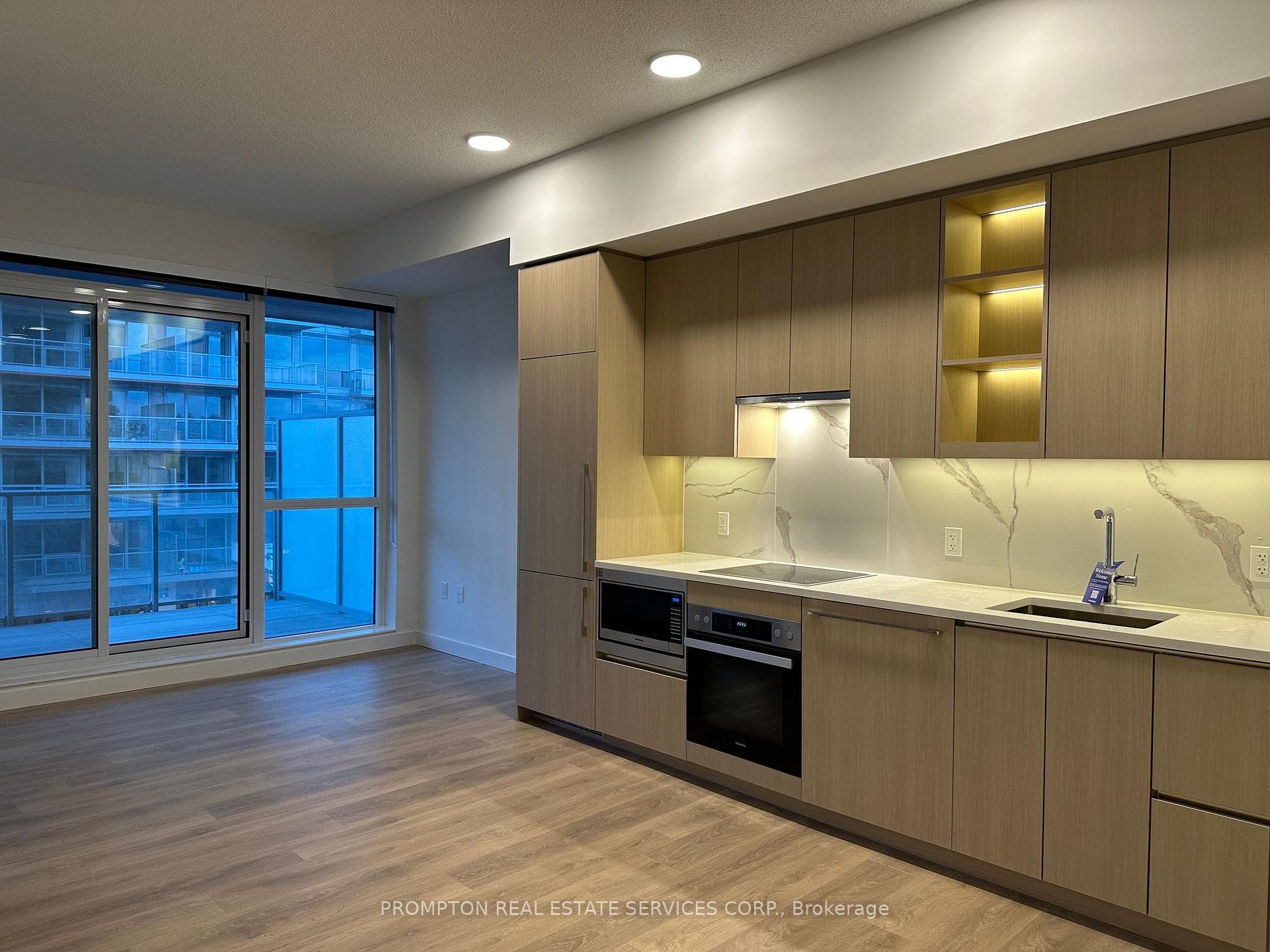 25 Mcmahon Drive Unit 311 photo 6