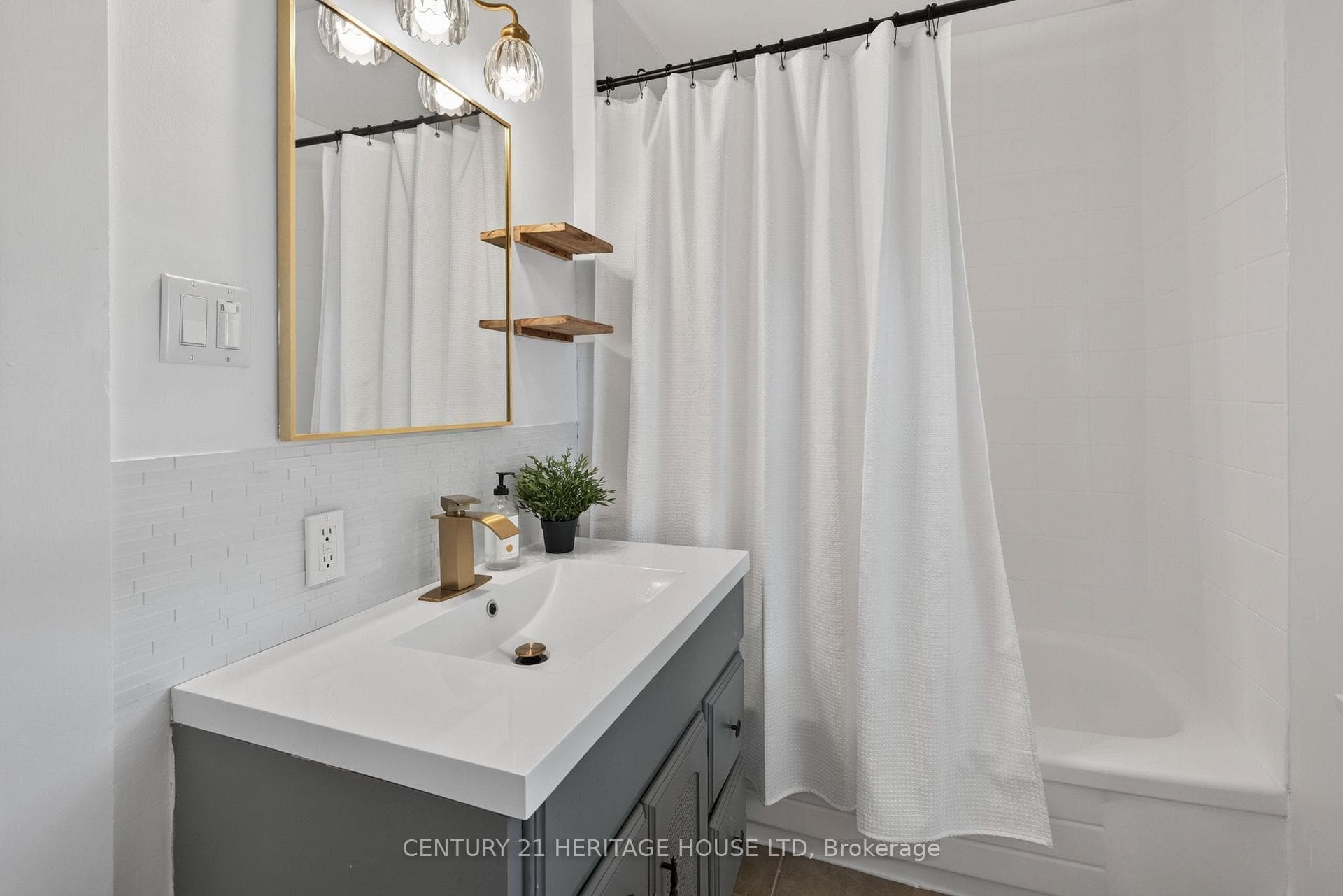 98 Roger Street photo 25