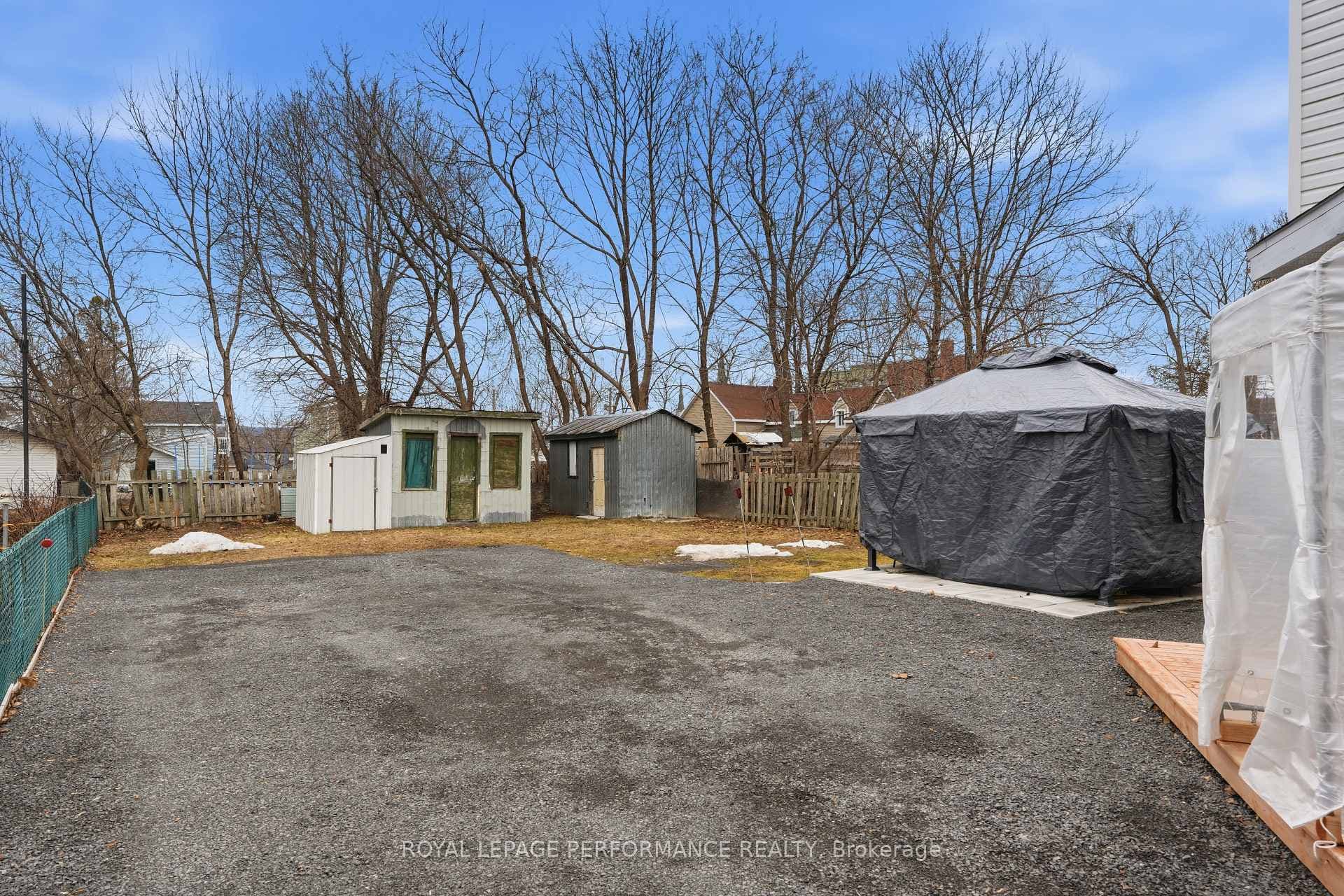 415-417 Higginson Street photo 3
