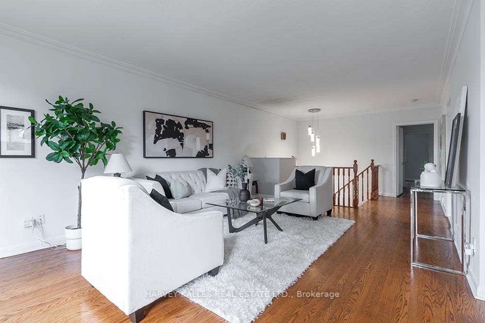 135 Combe Avenue photo 7