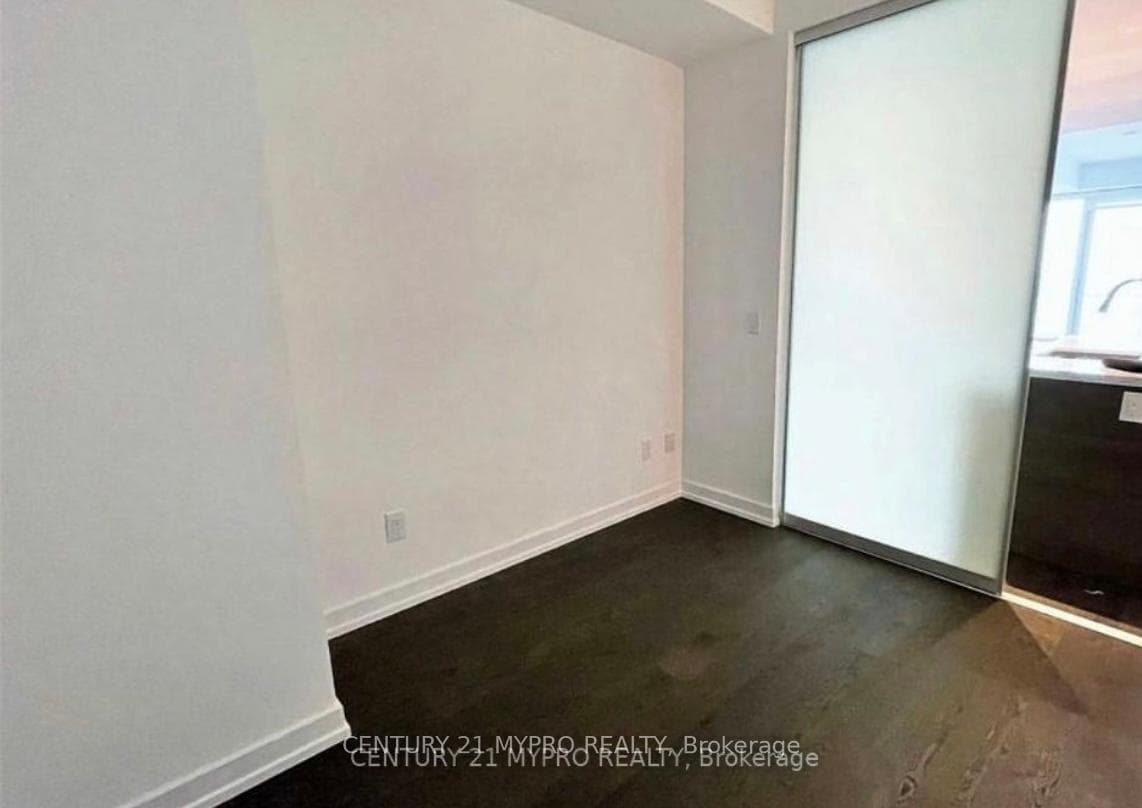 488 university Avenue Unit 2401 photo 11