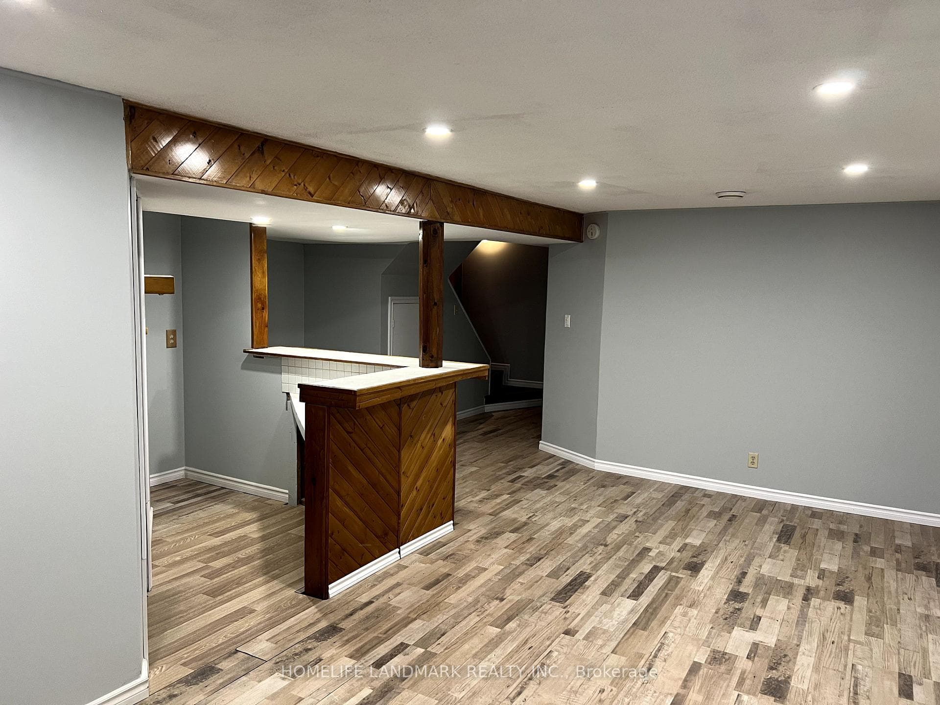 577 Dorchester Drive photo 13