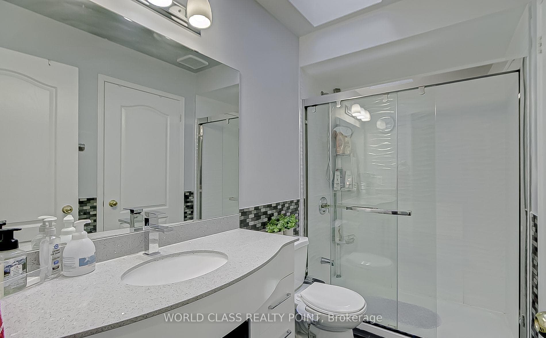 471 Cobblehill Drive Unit (Upper Portion) photo 15