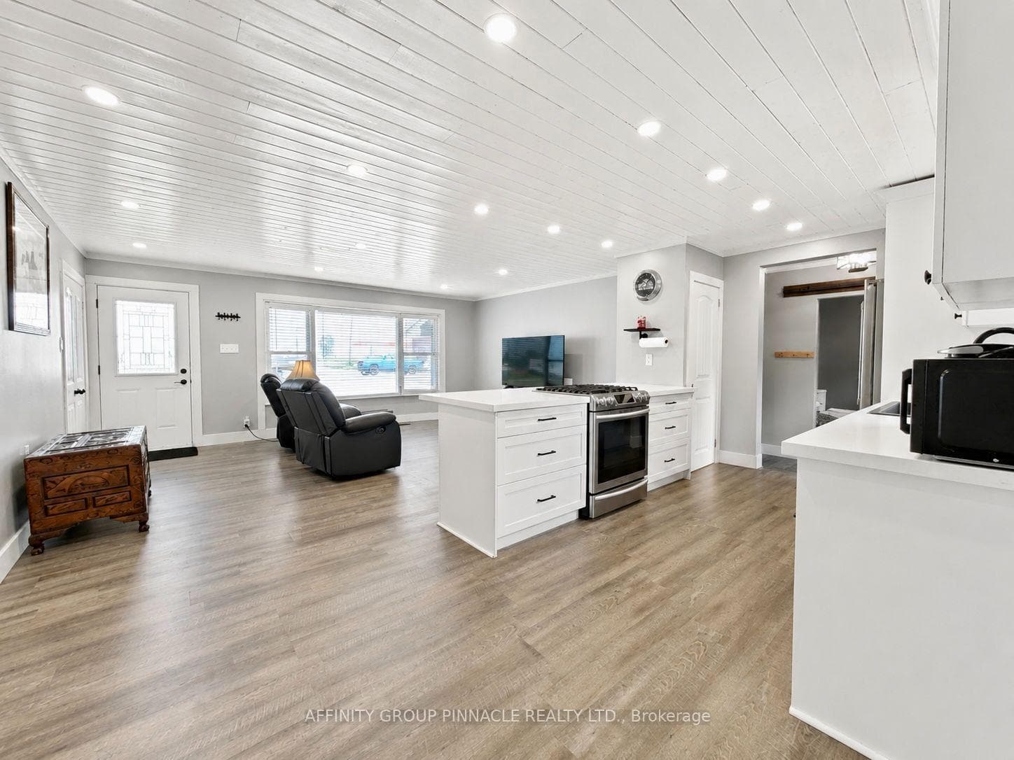 367 Angeline Street photo 9