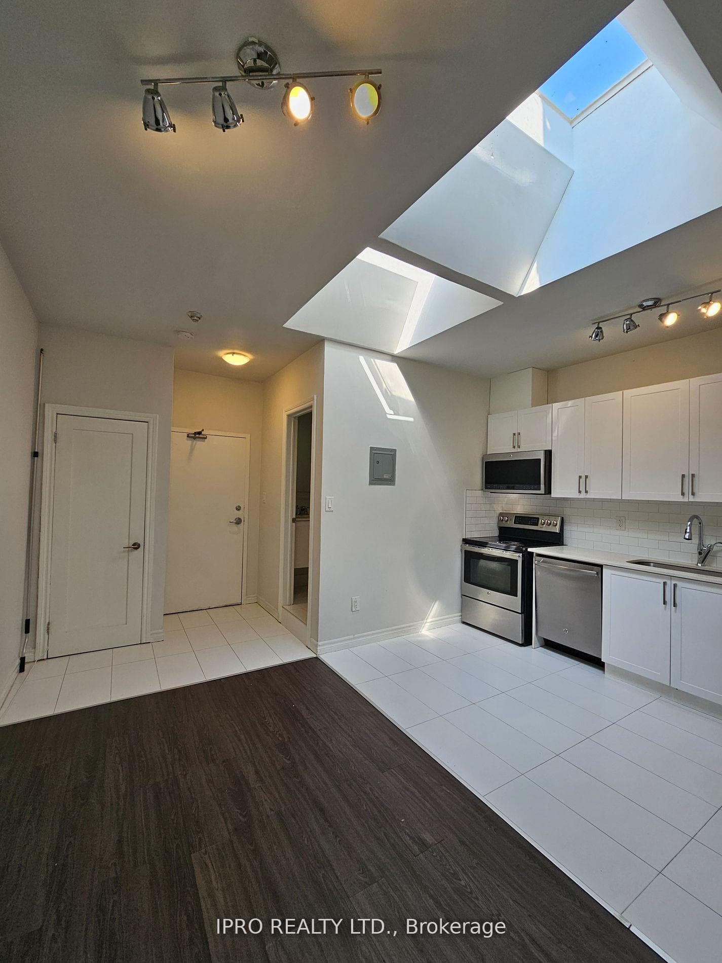 1807 Eglinton Avenue Unit 303 photo 6
