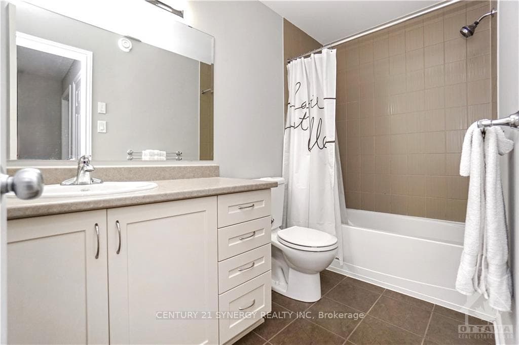 681 SUE HOLLOWAY Drive Unit D photo 23