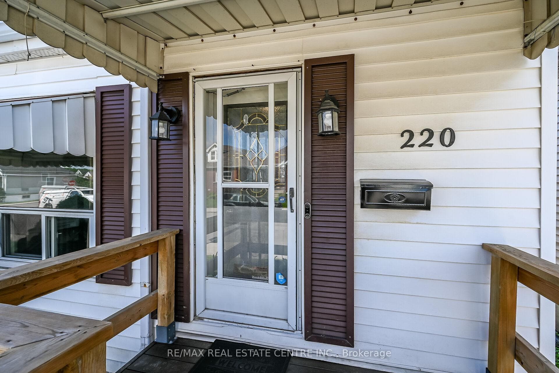 220 Paling Avenue photo 2