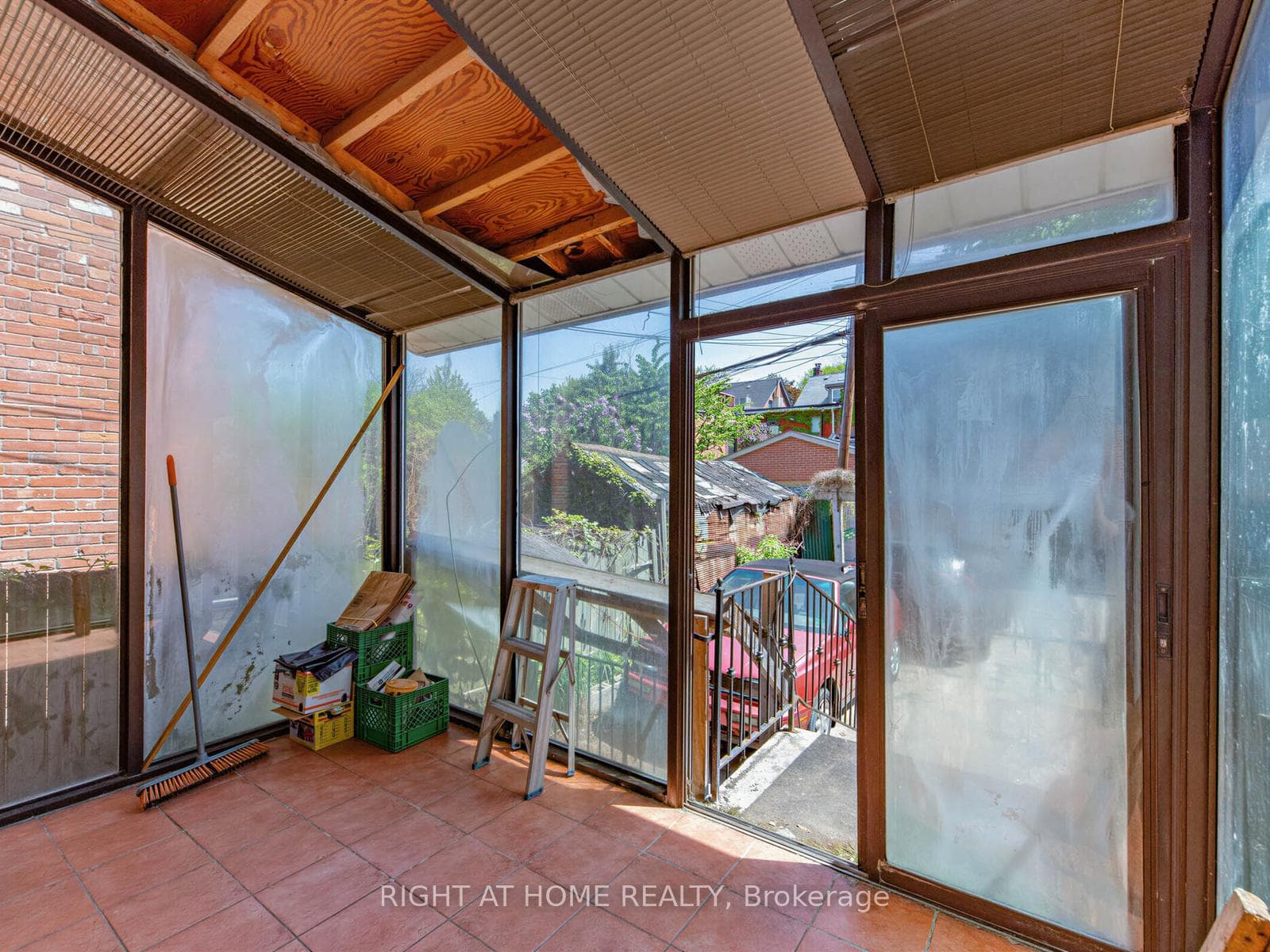 91 Borden Street photo 35