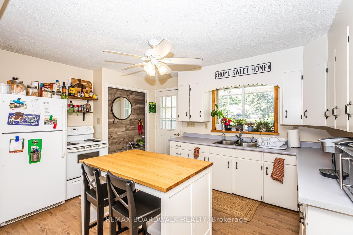 303-307 DONALD B MUNRO Drive photo 7