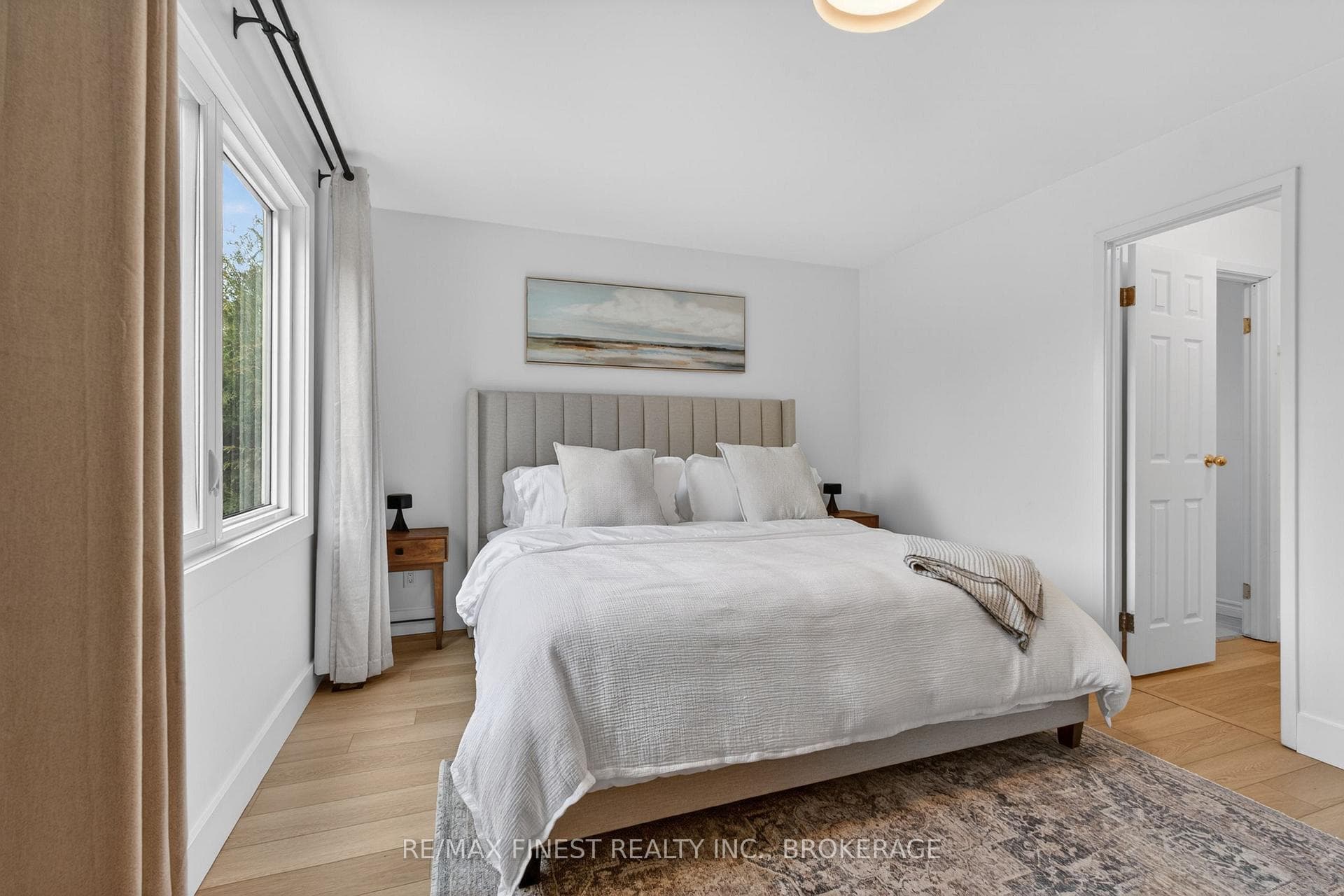825 SOMERSET Crescent photo 24
