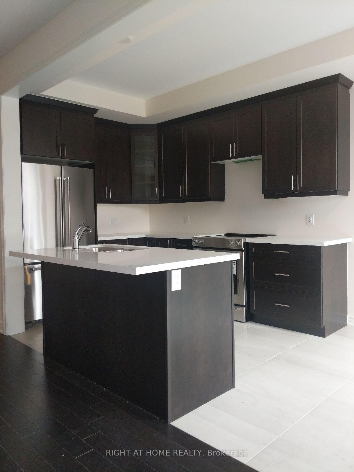 323 Raymond Road photo 3