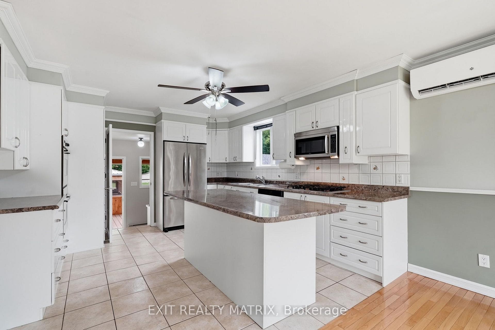 563 Lajeunesse Road photo 10