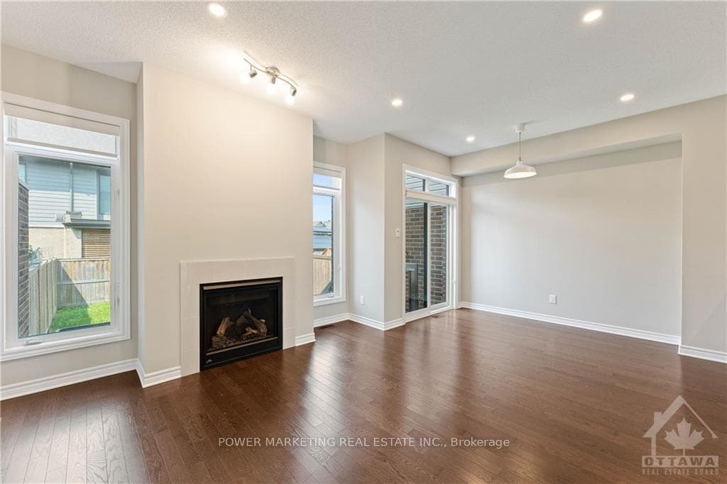 502 STARGAZER Crescent photo 9