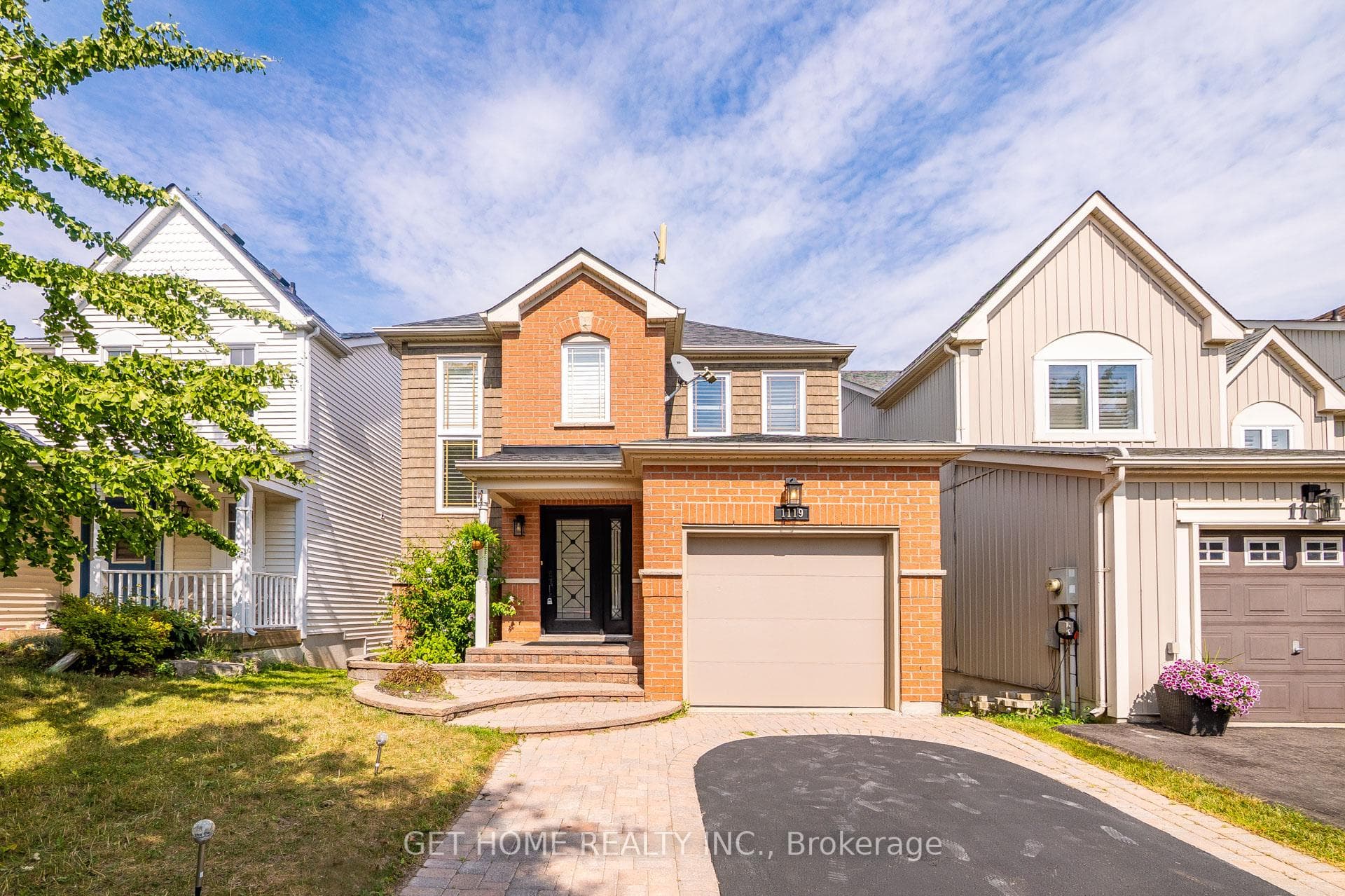 1119 Ashgrove Crescent photo 5