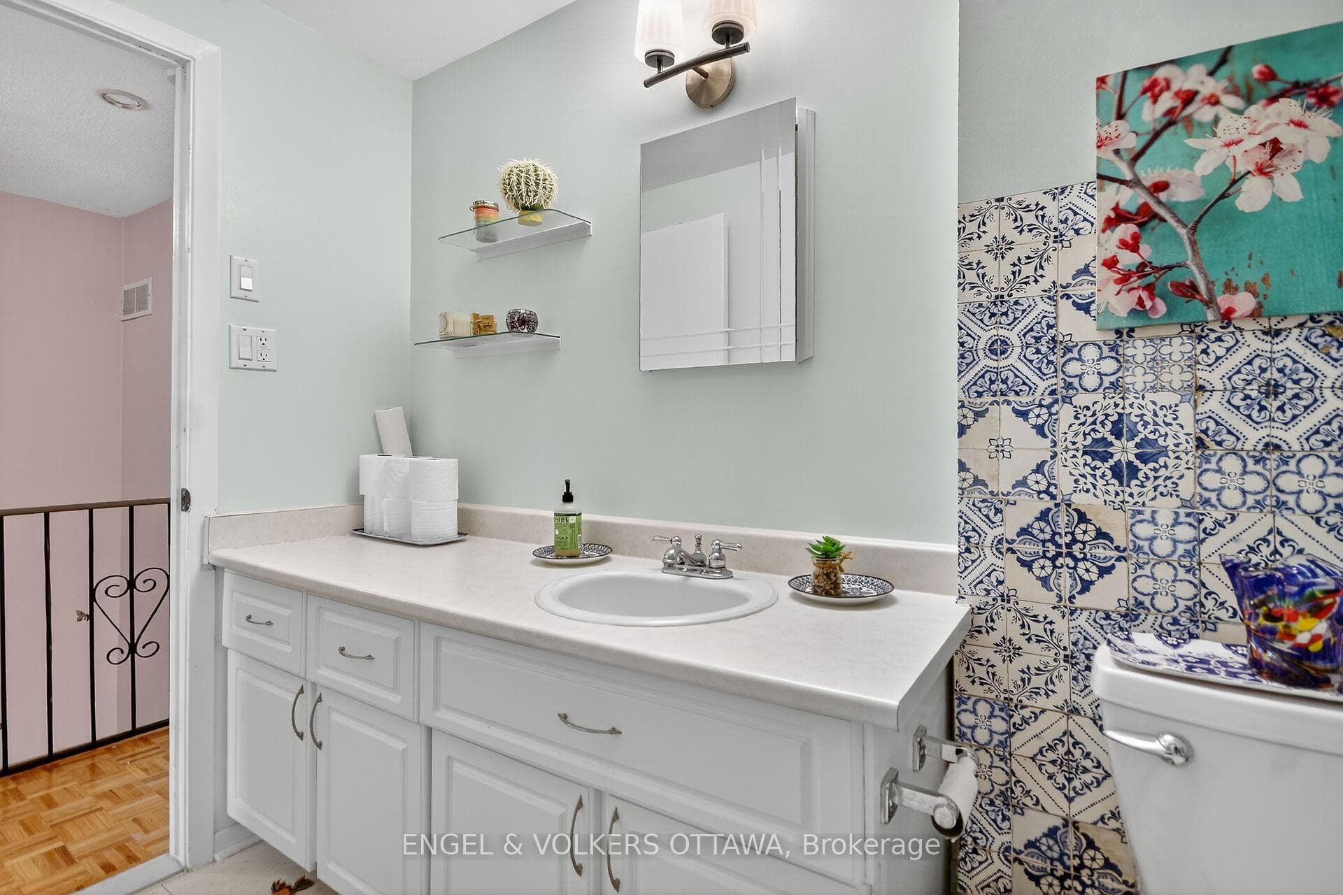 910 Dynes Road photo 25